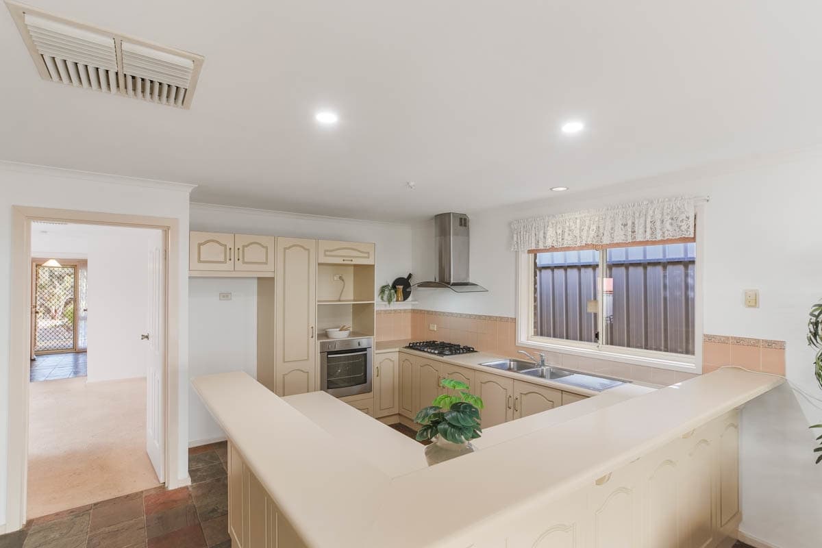 14 Raleigh Lane, Seaford Rise - Thumbnail 8