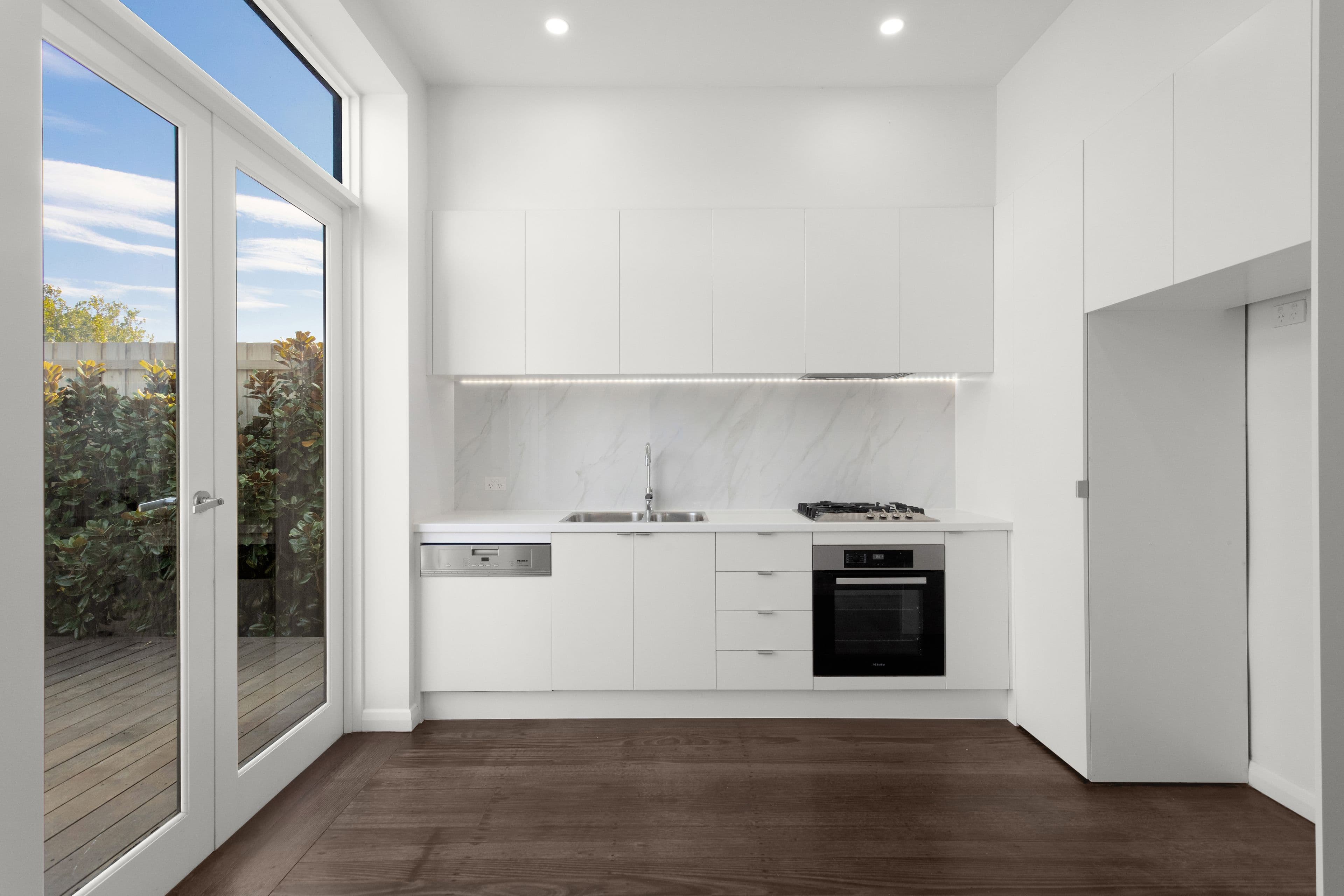 6A Crewe Road, Hughesdale VIC 3166, Hughesdale - Thumbnail 2