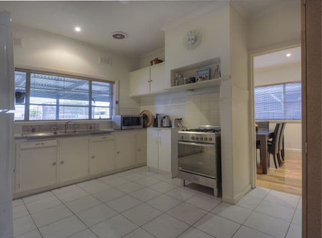 16 Cool Street, Reservoir VIC 3073, Reservoir - Thumbnail 4