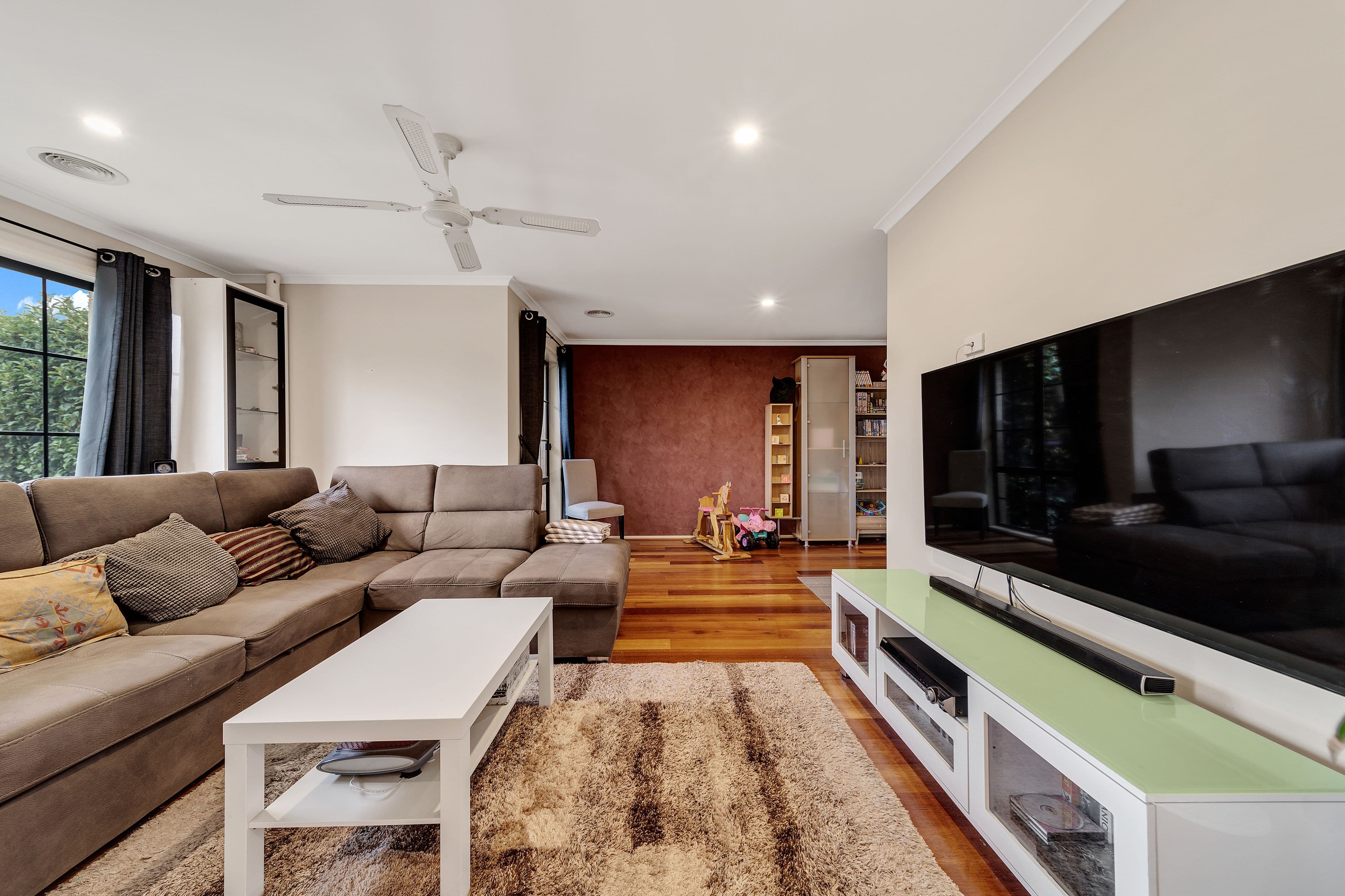 33 Dulverton Crescent, Amaroo ACT 2914, Amaroo - Thumbnail 2