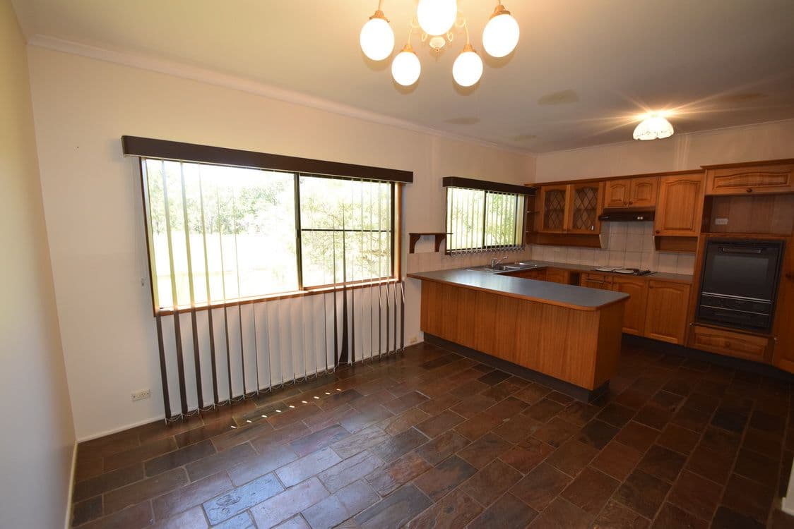 13 Wattle Street, Esk QLD 4312, Esk - Thumbnail 2