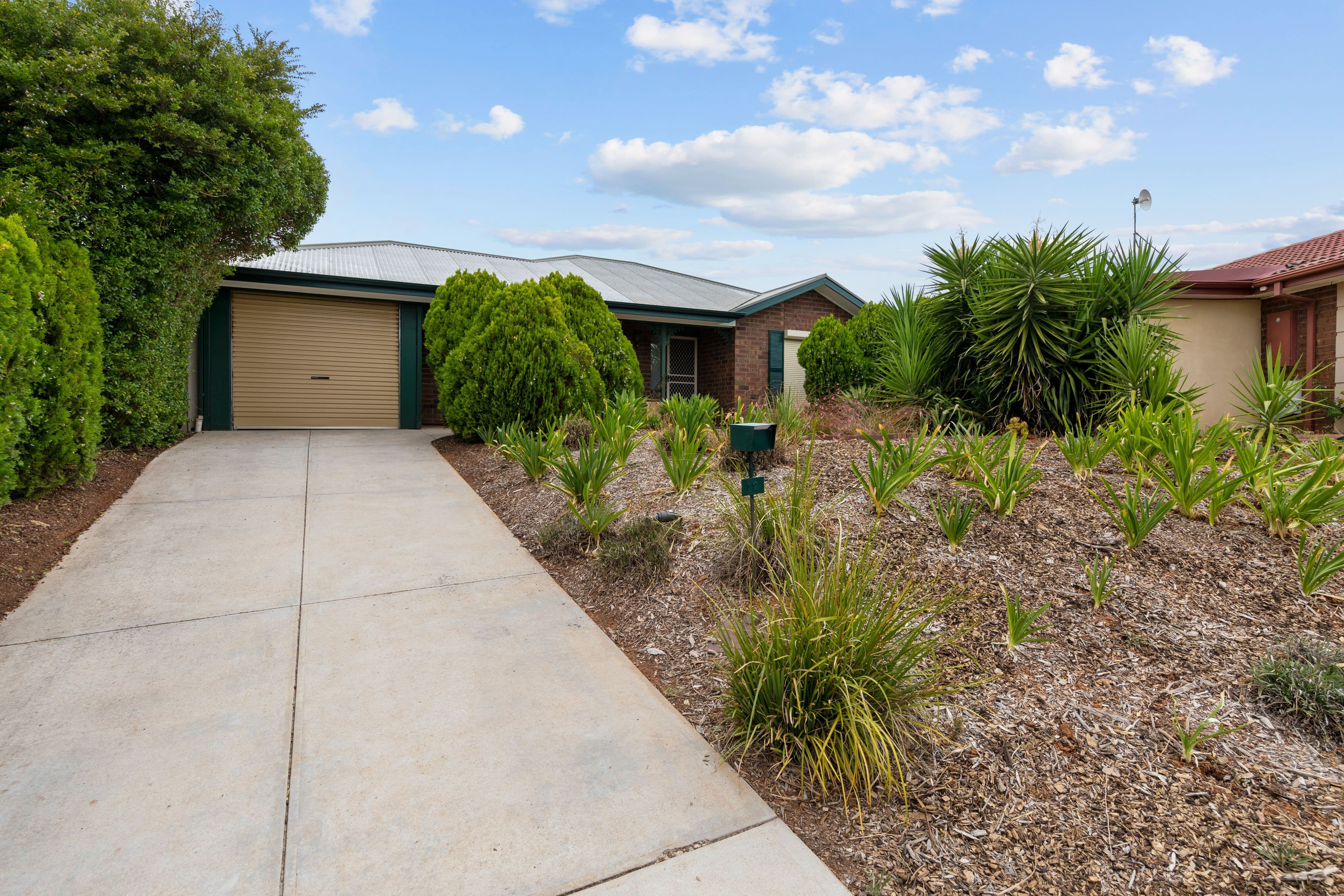 12 Jasmine Court, Craigmore SA 5114, Craigmore - Thumbnail 2