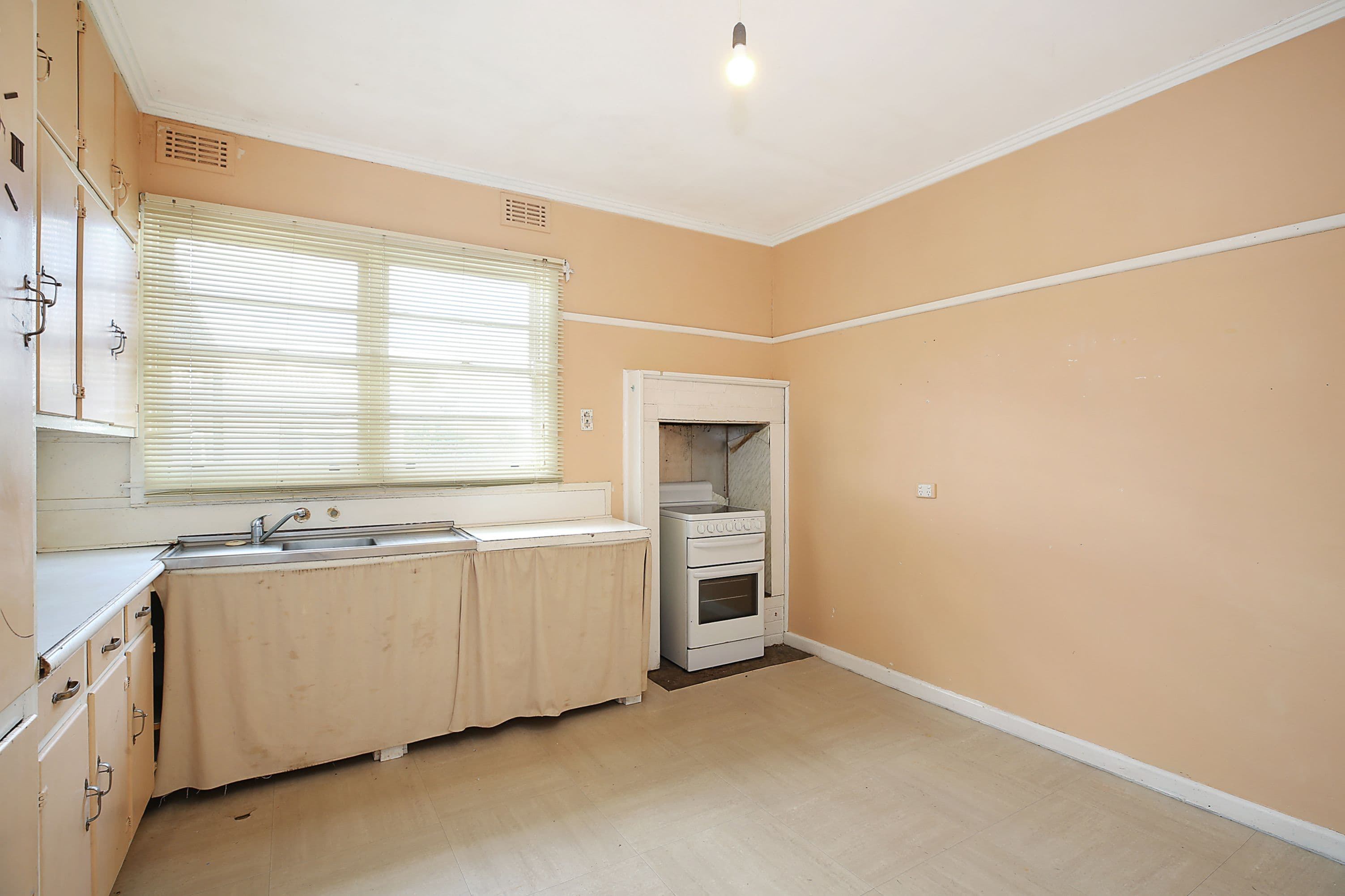 33 Bowen Street, Camperdown VIC 3260, Camperdown - Thumbnail 3