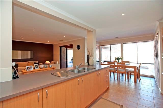 16 Mosman Way, CRAIGIEBURN VIC 3064, Craigieburn - Thumbnail 2