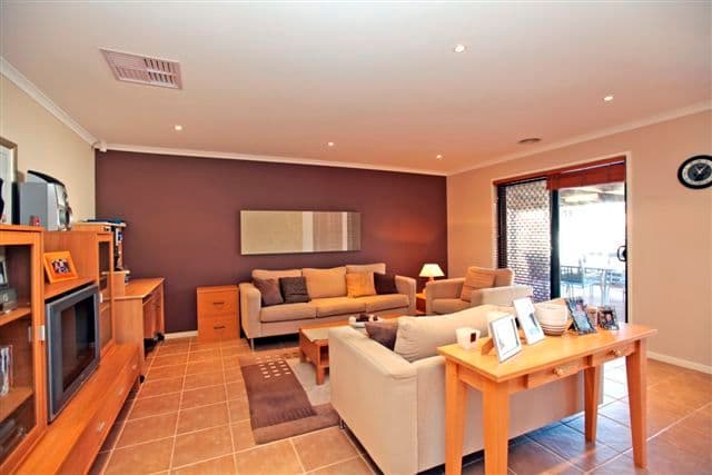 16 Mosman Way, CRAIGIEBURN VIC 3064, Craigieburn - Thumbnail 3