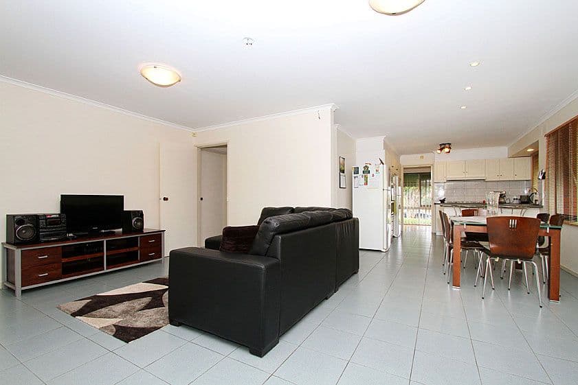 20 Konrads Crescent, MILL PARK VIC 3082, Mill Park - Thumbnail 4
