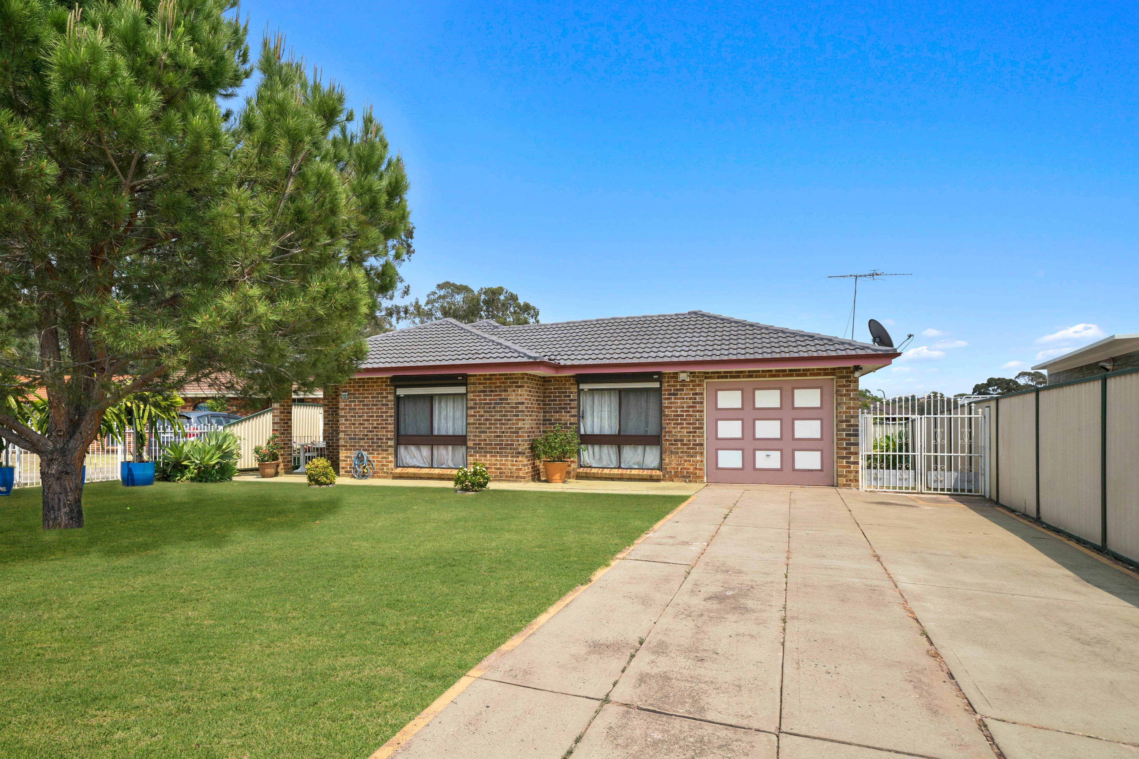 12 Mckell Close, Bonnyrigg - Image 1
