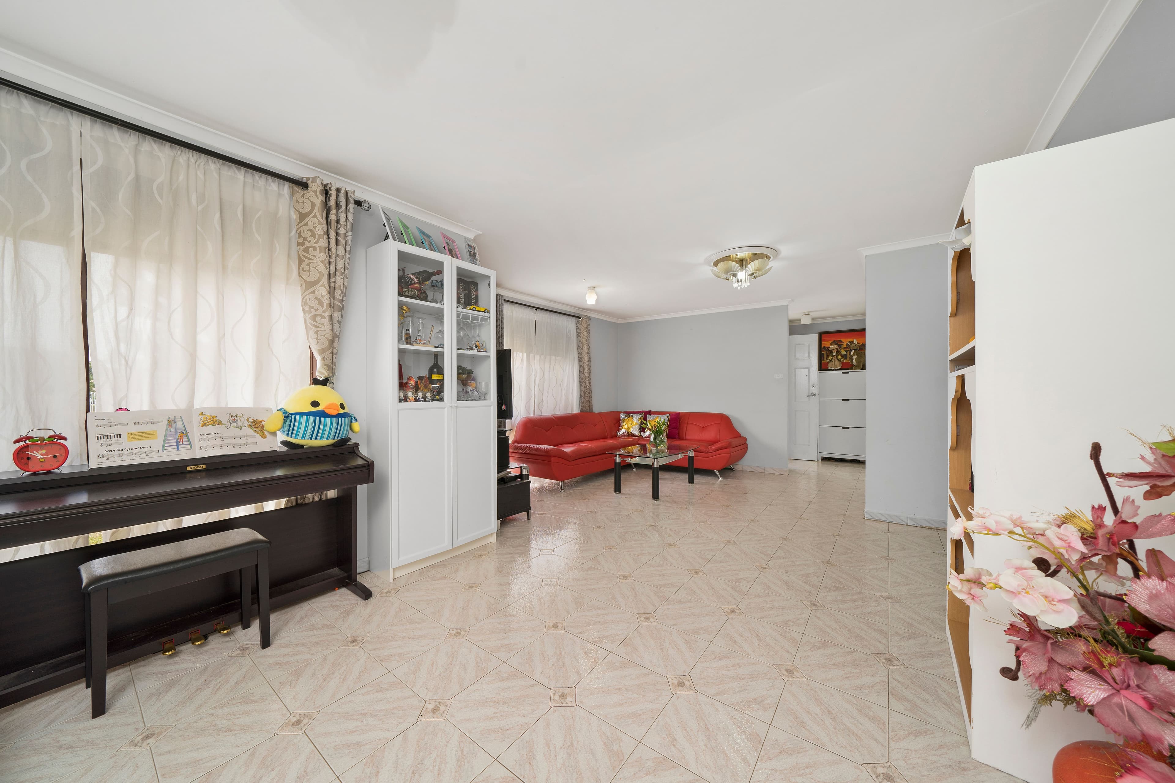 12 Mckell Close, Bonnyrigg - Thumbnail 2