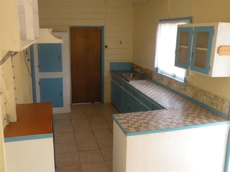 37 Caroline Street, ROCKHAMPTON QLD 4700, Rockhampton - Thumbnail 3