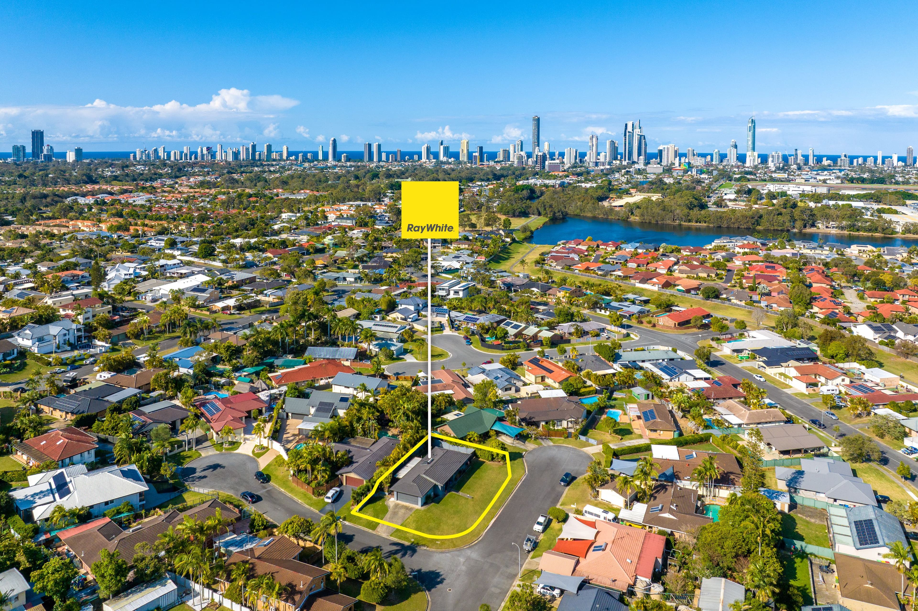 7 Lunar Court, Benowa QLD 4217, Benowa - Thumbnail 2