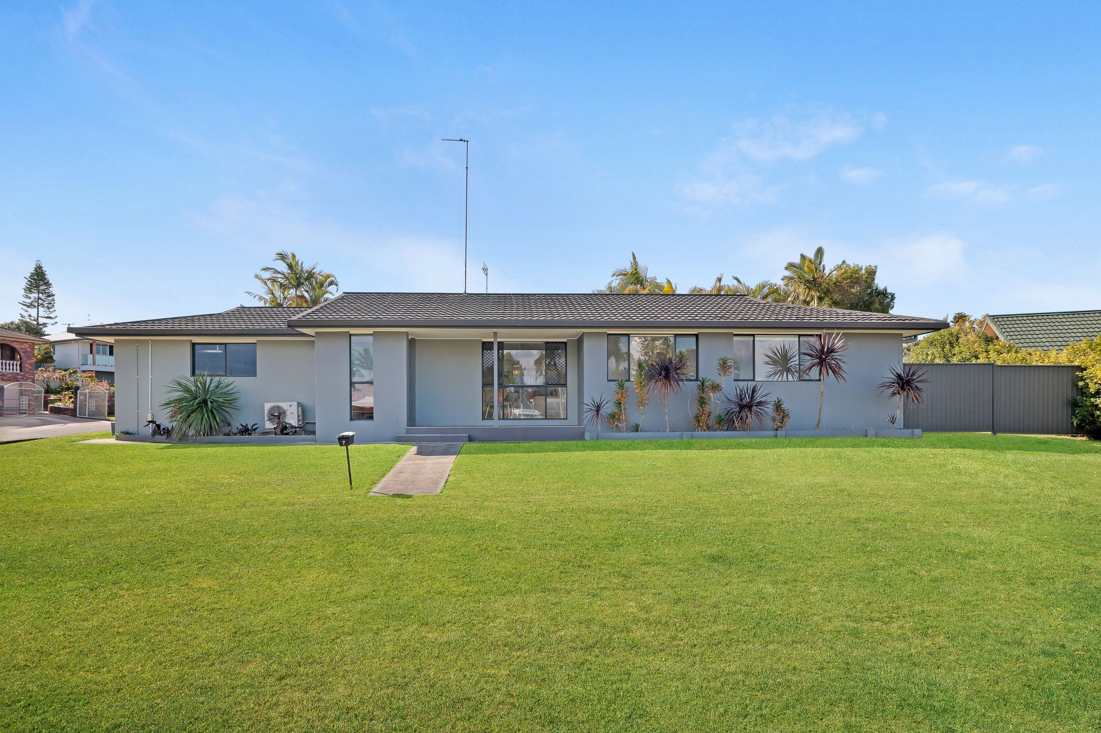 7 Lunar Court, Benowa QLD 4217, Benowa - Thumbnail 4