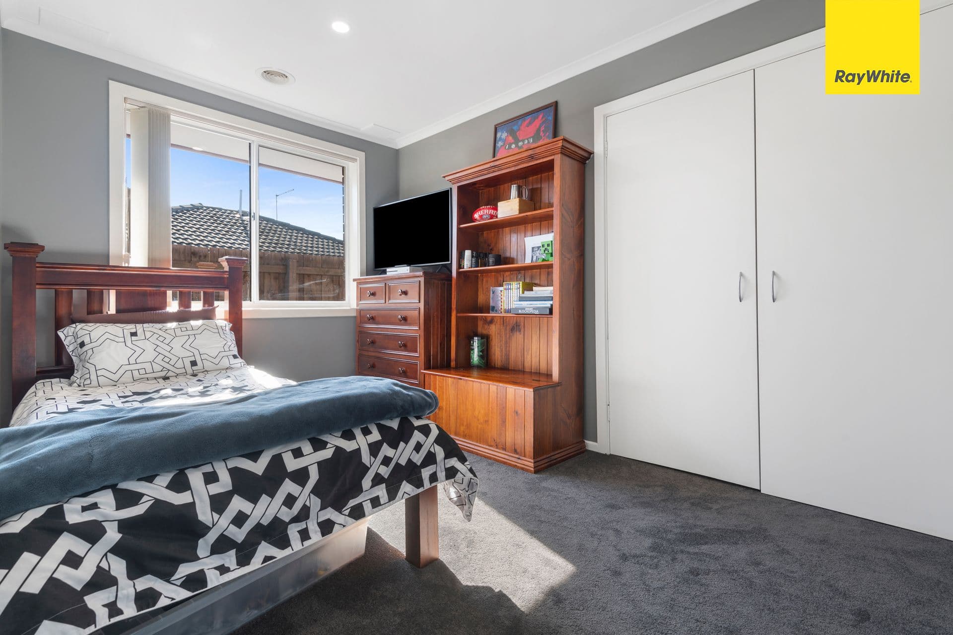 30 Leggatt Street, Melton South VIC 3338, Melton South - Thumbnail 2