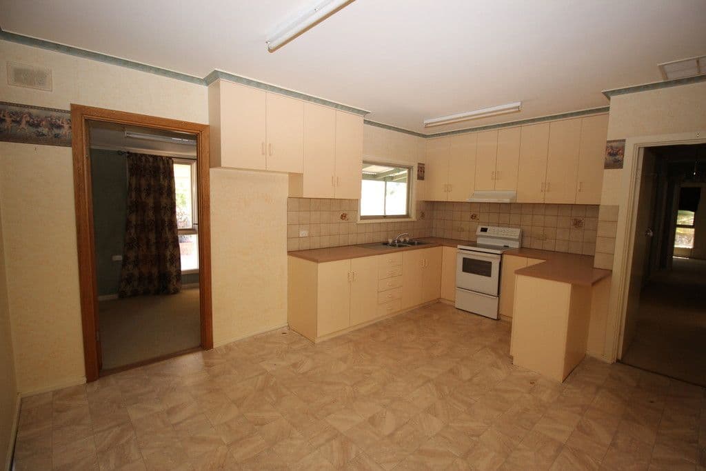 8 Lehmann Street, Waikerie SA 5330, Waikerie - Thumbnail 4