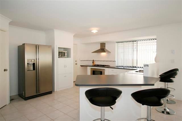 32 Glasgow Way, SEVILLE GROVE WA 6112, Seville Grove - Thumbnail 2