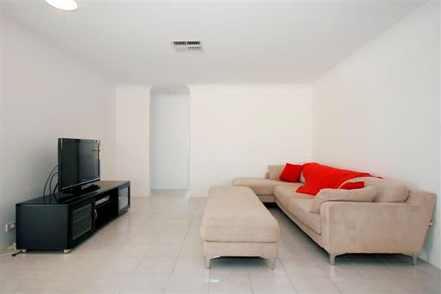 32 Glasgow Way, SEVILLE GROVE WA 6112, Seville Grove - Thumbnail 3