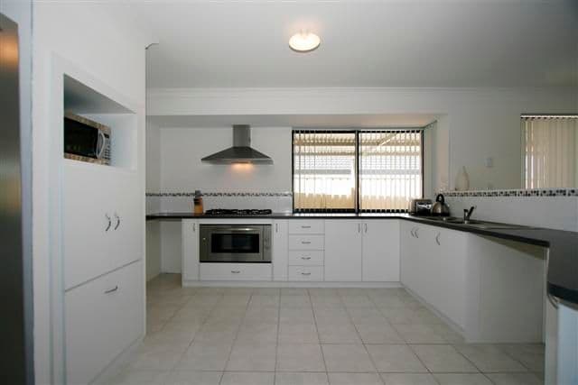 32 Glasgow Way, SEVILLE GROVE WA 6112, Seville Grove - Thumbnail 5