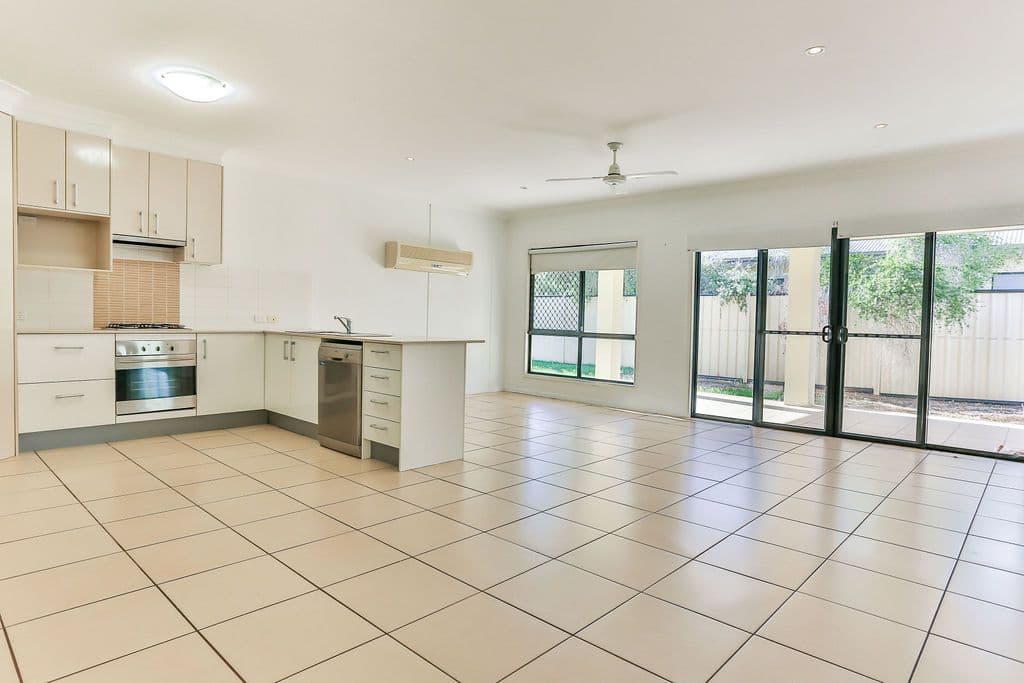 17 Glovar Street, Emerald QLD 4720, Emerald - Thumbnail 2