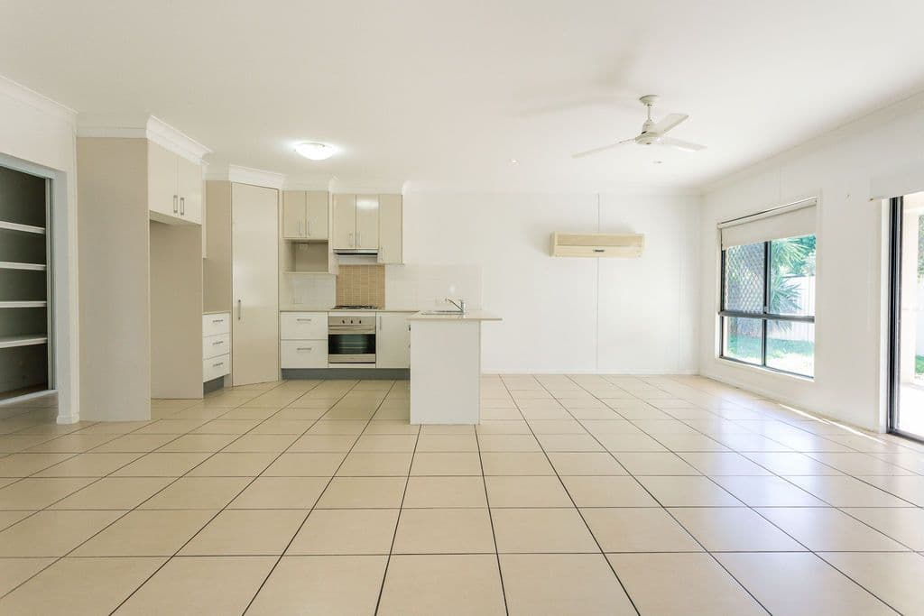 17 Glovar Street, Emerald QLD 4720, Emerald - Thumbnail 3