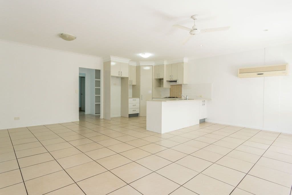 17 Glovar Street, Emerald QLD 4720, Emerald - Thumbnail 4