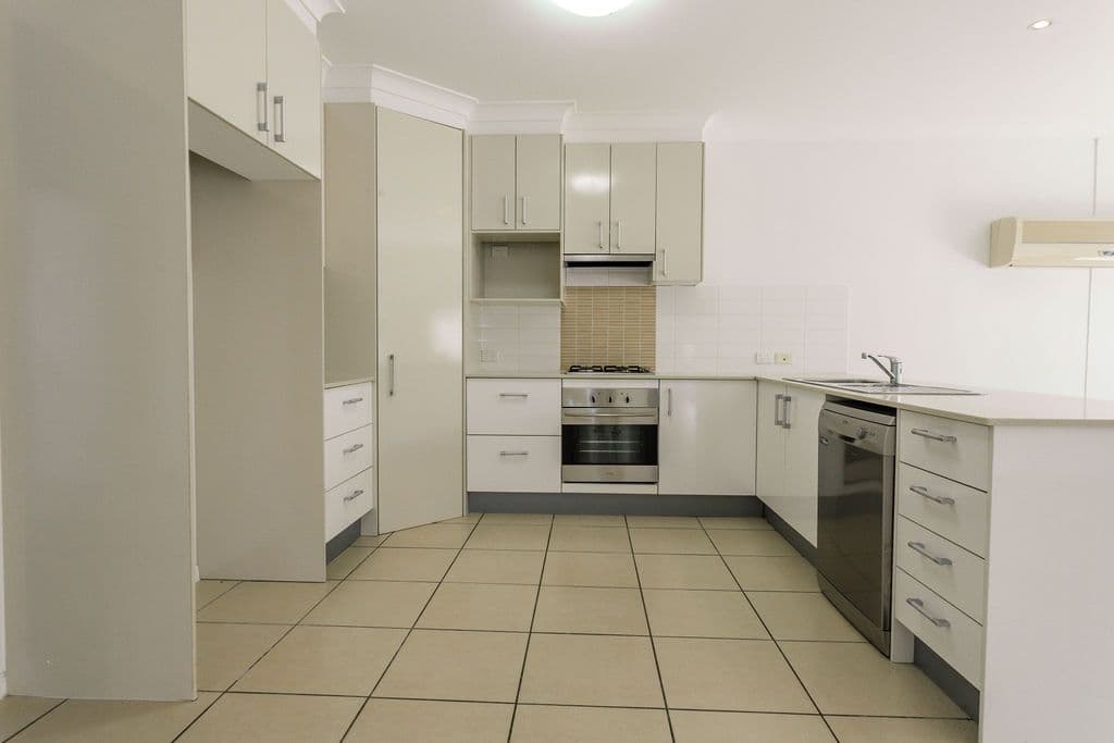 17 Glovar Street, Emerald QLD 4720, Emerald - Thumbnail 5