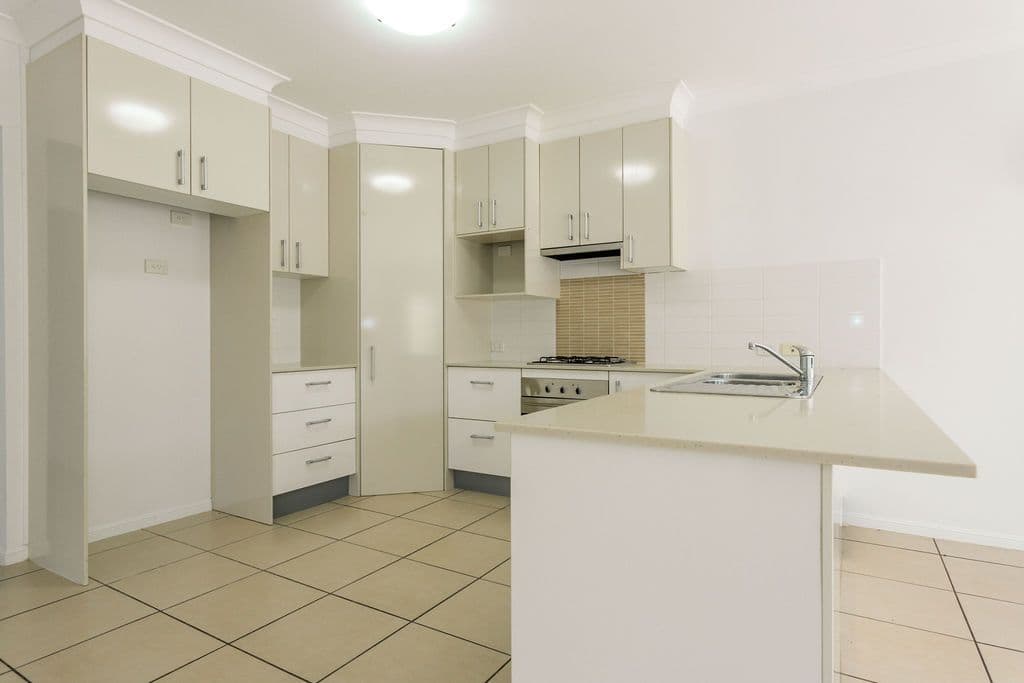 17 Glovar Street, Emerald QLD 4720, Emerald - Thumbnail 6