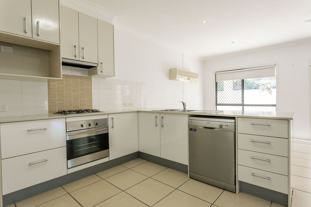 17 Glovar Street, Emerald QLD 4720, Emerald - Thumbnail 7