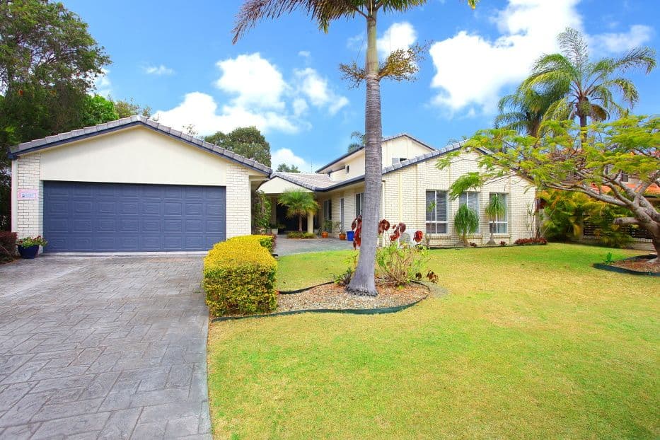 108 Santa Cruz Boulevard, CLEAR ISLAND WATERS QLD 4226, Clear Island Waters - Thumbnail 2