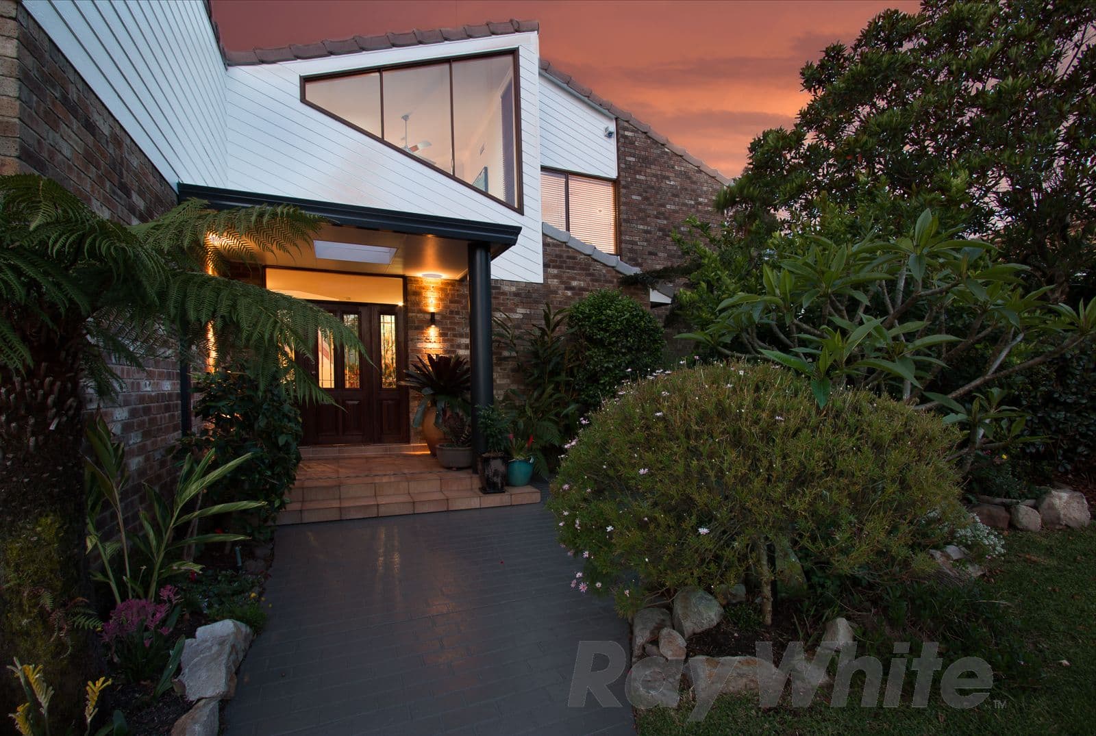 41 Colton Crescent, Lakelands - Thumbnail 2