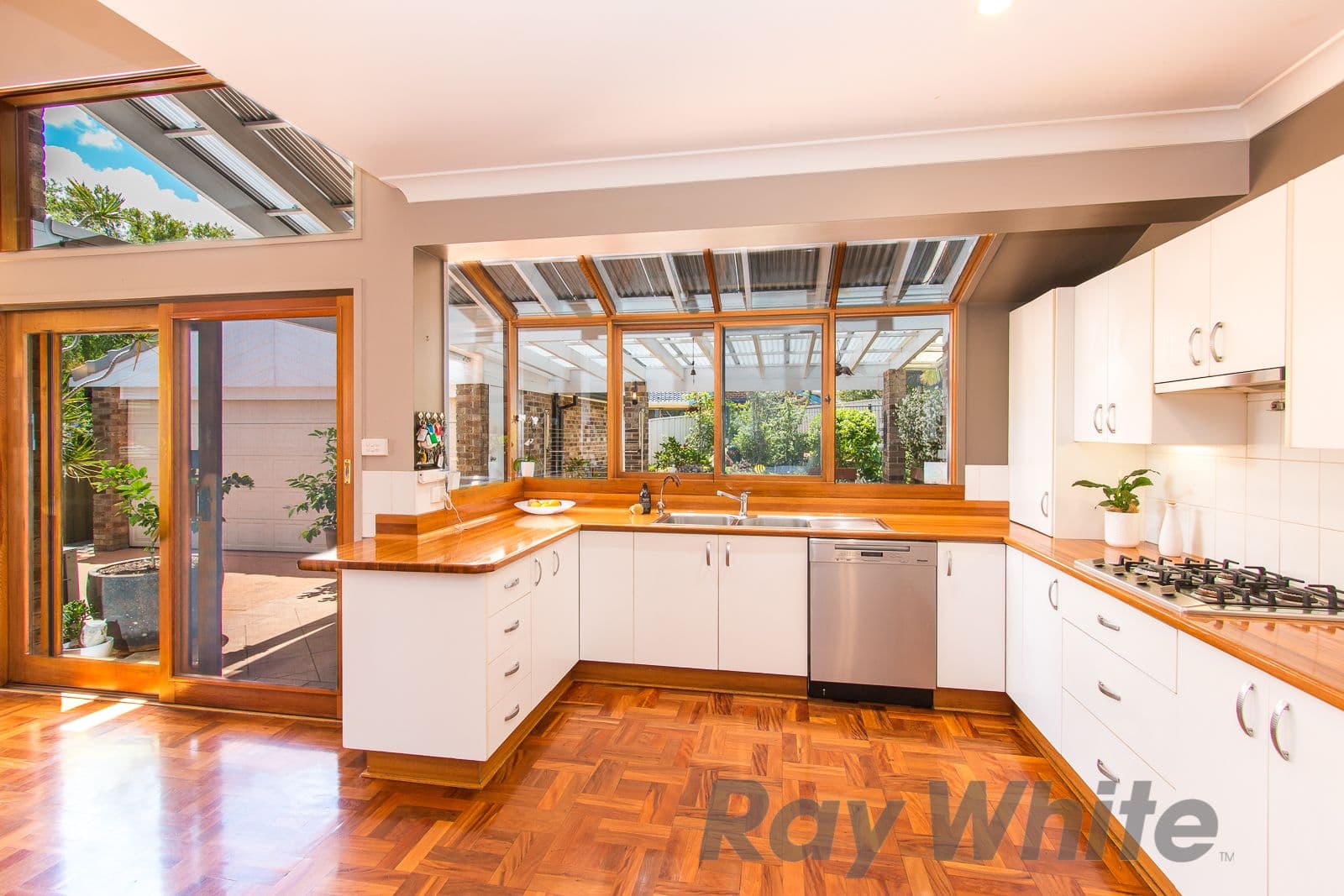 41 Colton Crescent, Lakelands - Thumbnail 7