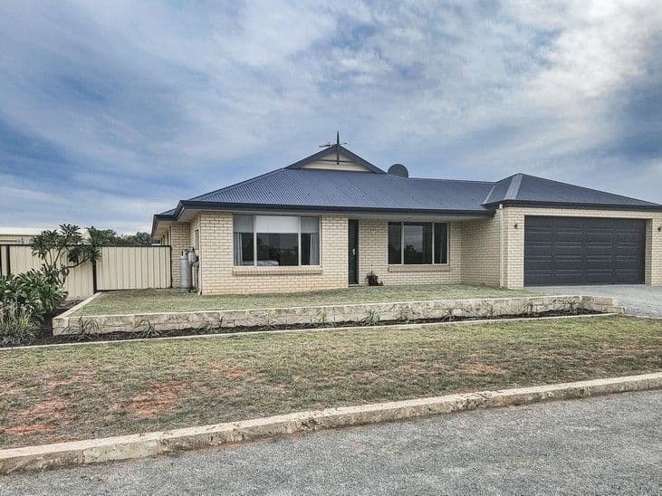 10 Cardwell Gardens, Dongara WA 6525, Dongara - Image 1