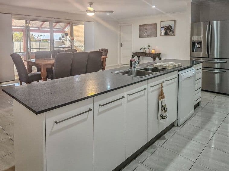 10 Cardwell Gardens, Dongara WA 6525, Dongara - Thumbnail 4