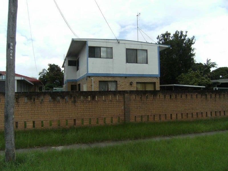 21 Deagon Drive, RUNAWAY BAY QLD 4216, Runaway Bay - Thumbnail 2