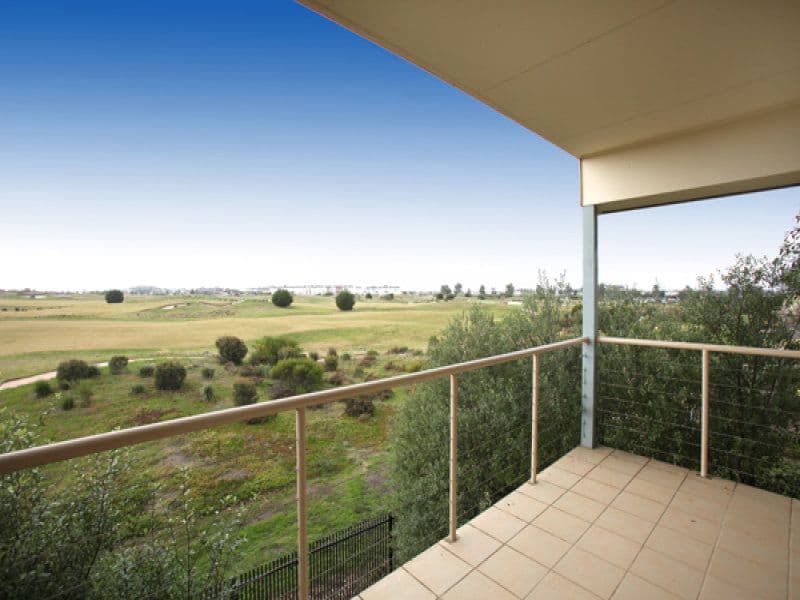 38/1 Greg Norman Drive, Sanctuary Lakes - Image 1