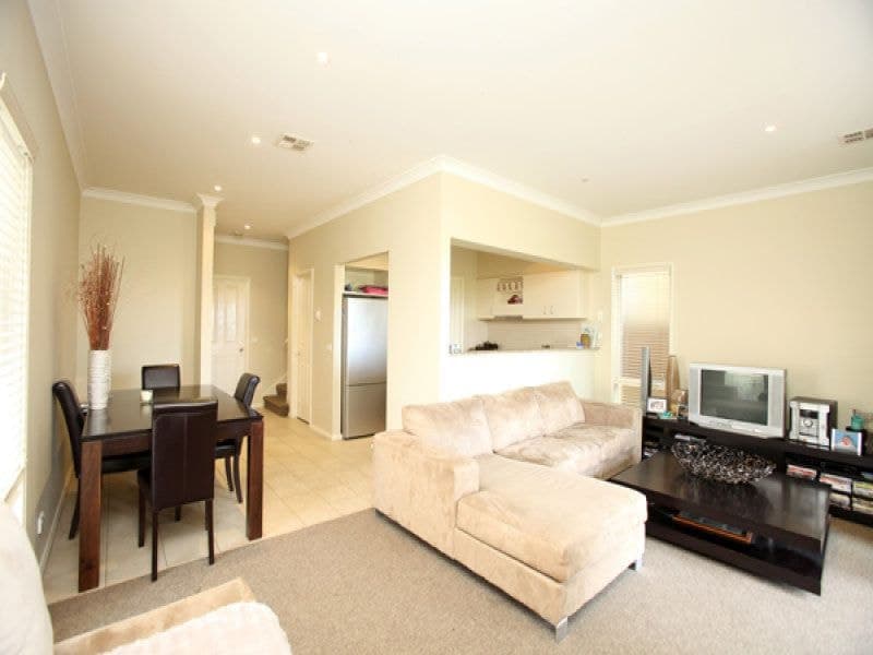 38/1 Greg Norman Drive, Sanctuary Lakes - Thumbnail 3