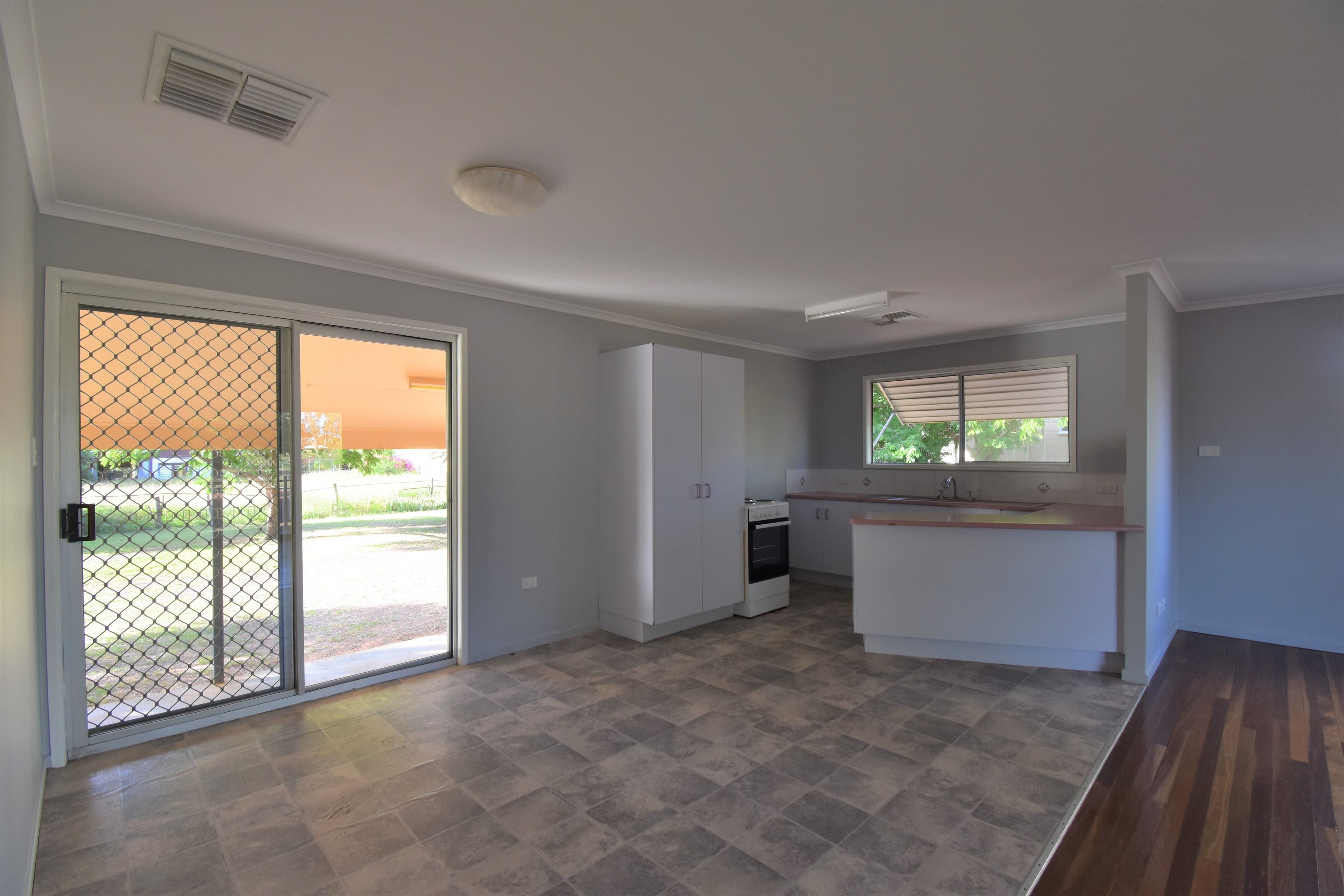 130 Acacia Street, Barcaldine QLD 4725, Barcaldine - Thumbnail 3