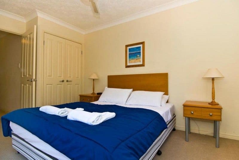 38 Petrel Avenue, MERMAID BEACH QLD 4218, Mermaid Beach - Thumbnail 3