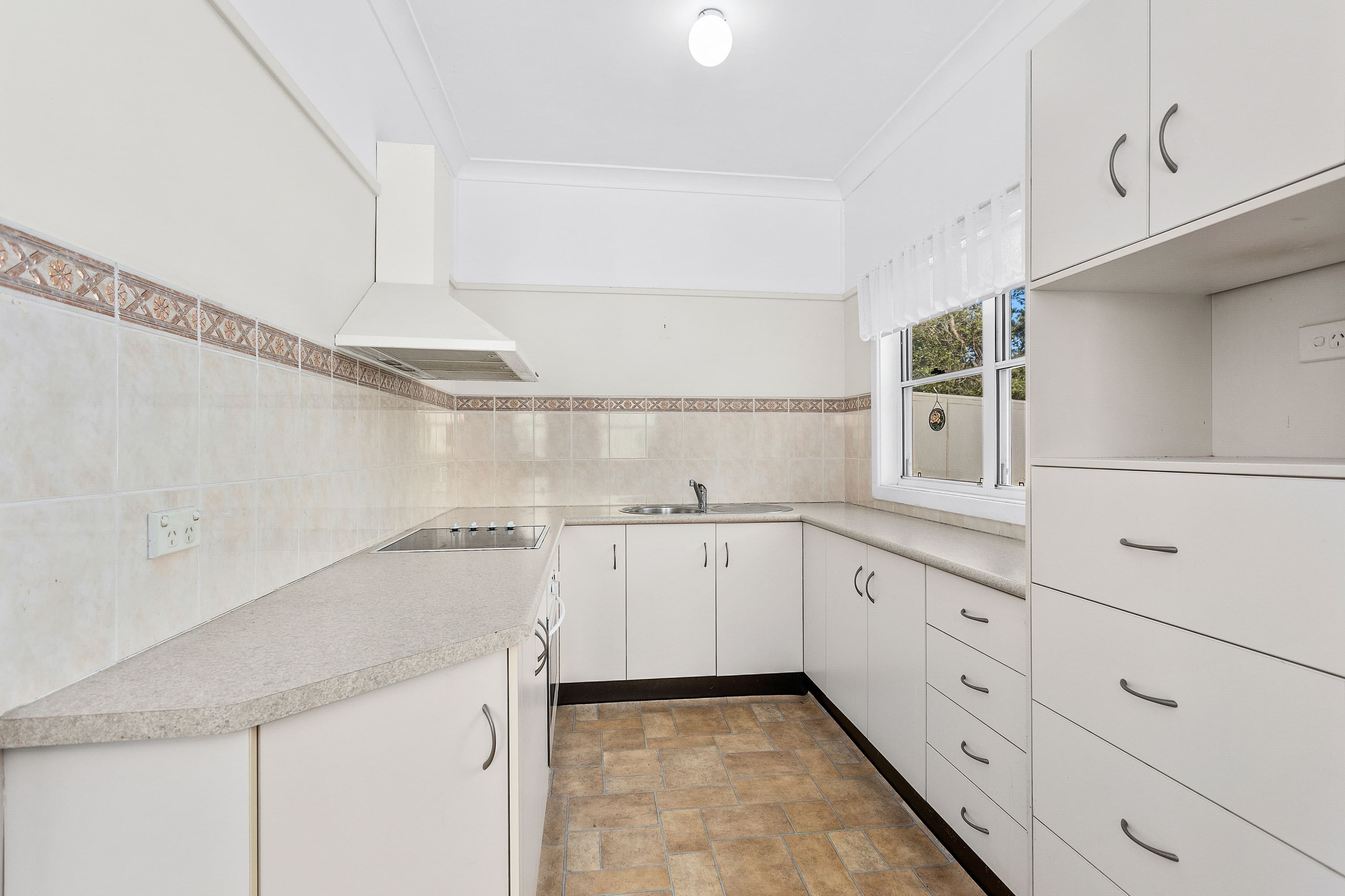 2 Waldron Street, Mount Saint Thomas NSW 2500, Mount Saint Thomas - Thumbnail 4