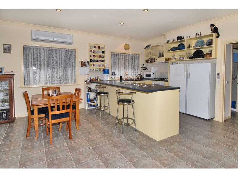 7 Gainsborough Drive, CRAIGIEBURN VIC 3064, Craigieburn - Thumbnail 2
