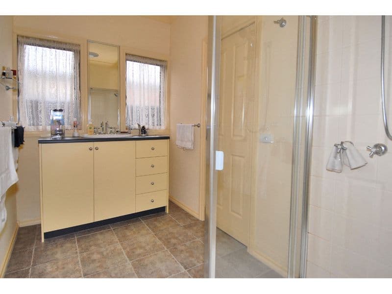 7 Gainsborough Drive, CRAIGIEBURN VIC 3064, Craigieburn - Thumbnail 5