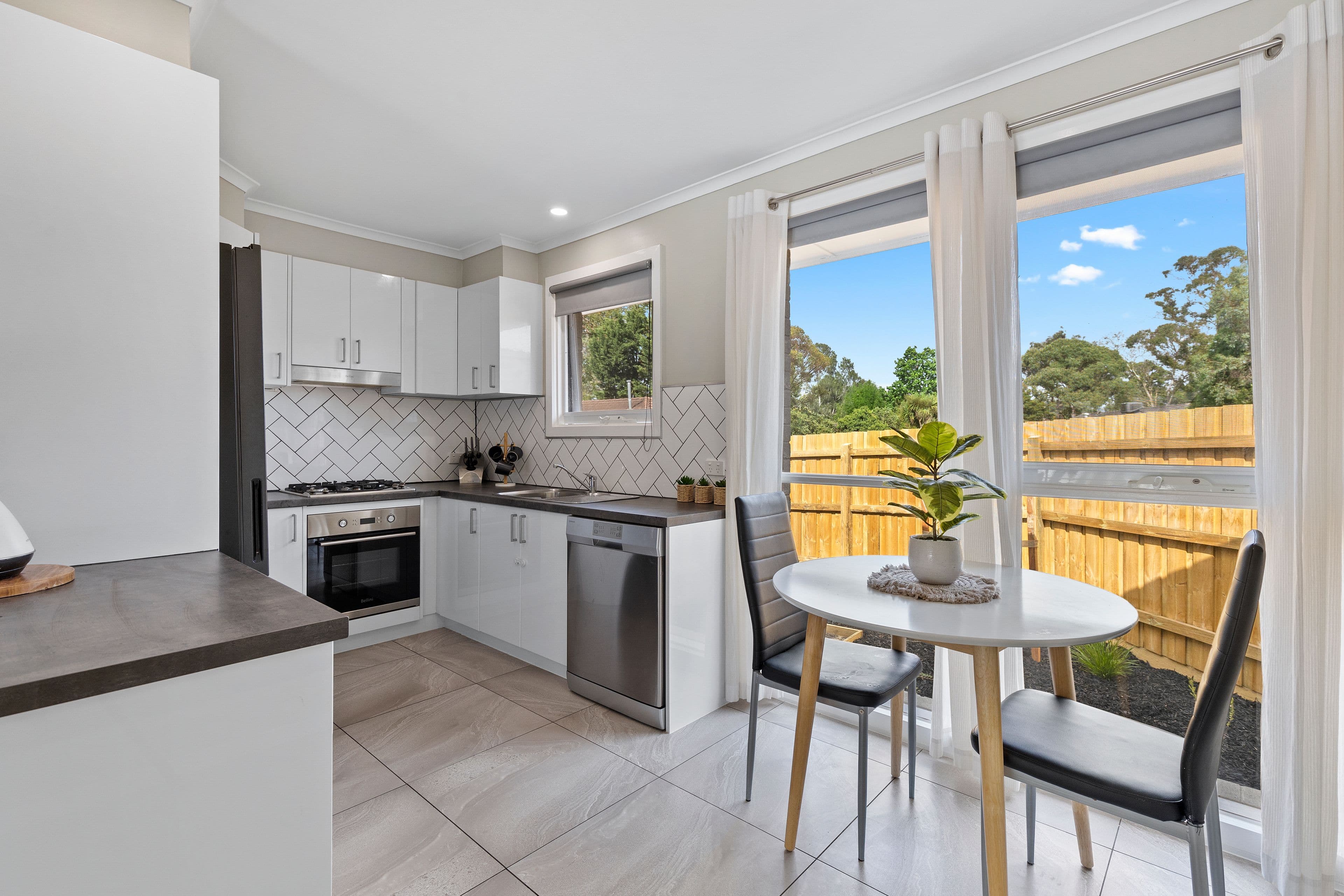 35 Longfellow Avenue, Mooroolbark VIC 3138, Mooroolbark - Thumbnail 2
