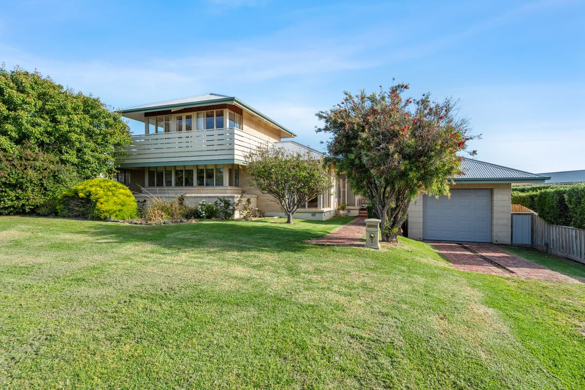 1 / 7 Regent, Port Fairy VIC 3284, Port Fairy - Image 1