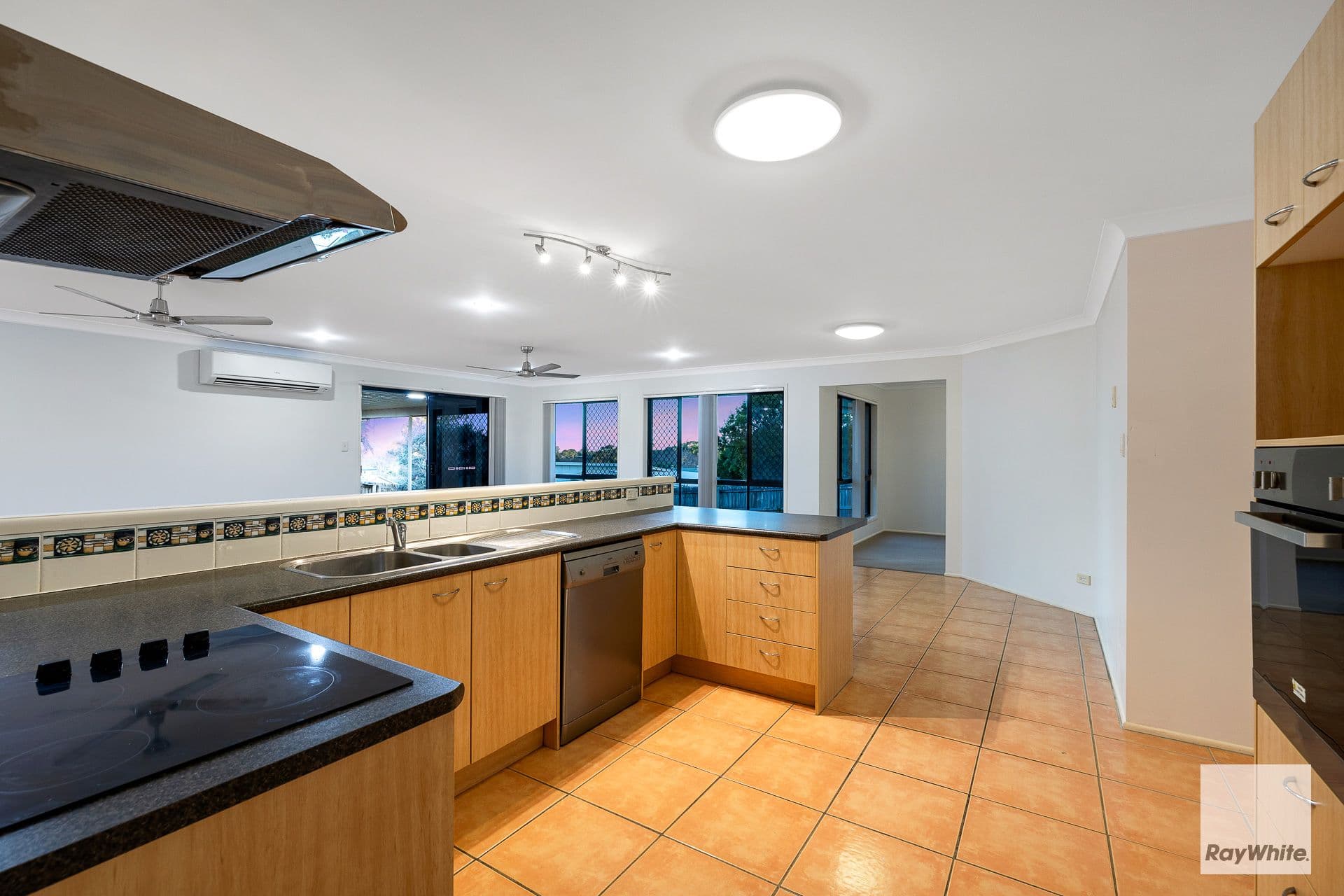 2 Daydream Street, Redland Bay QLD 4165, Redland Bay - Thumbnail 8