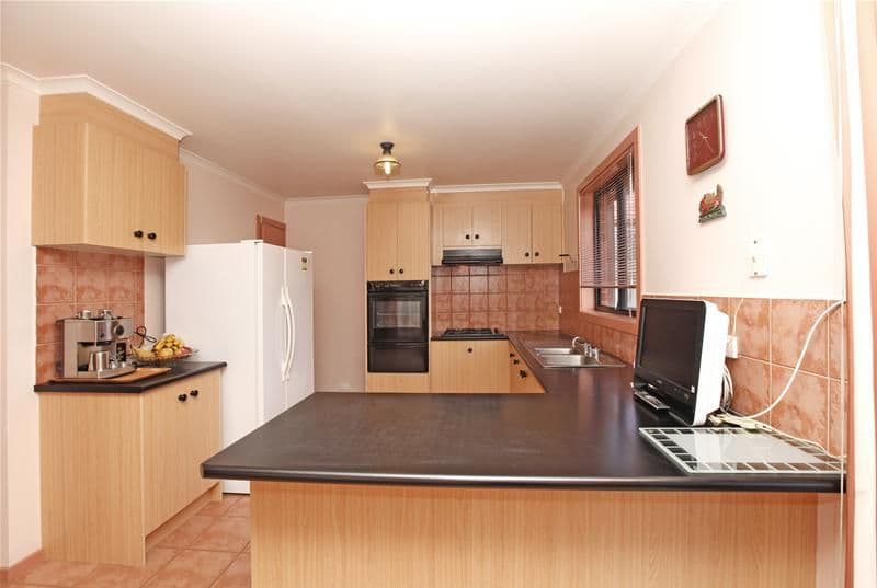 7 Parkhaven Avenue, KINGSBURY VIC 3083, Kingsbury - Thumbnail 2