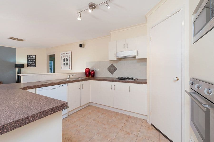 13 Sunnybrook Court, Craigieburn VIC 3064, Craigieburn - Thumbnail 2