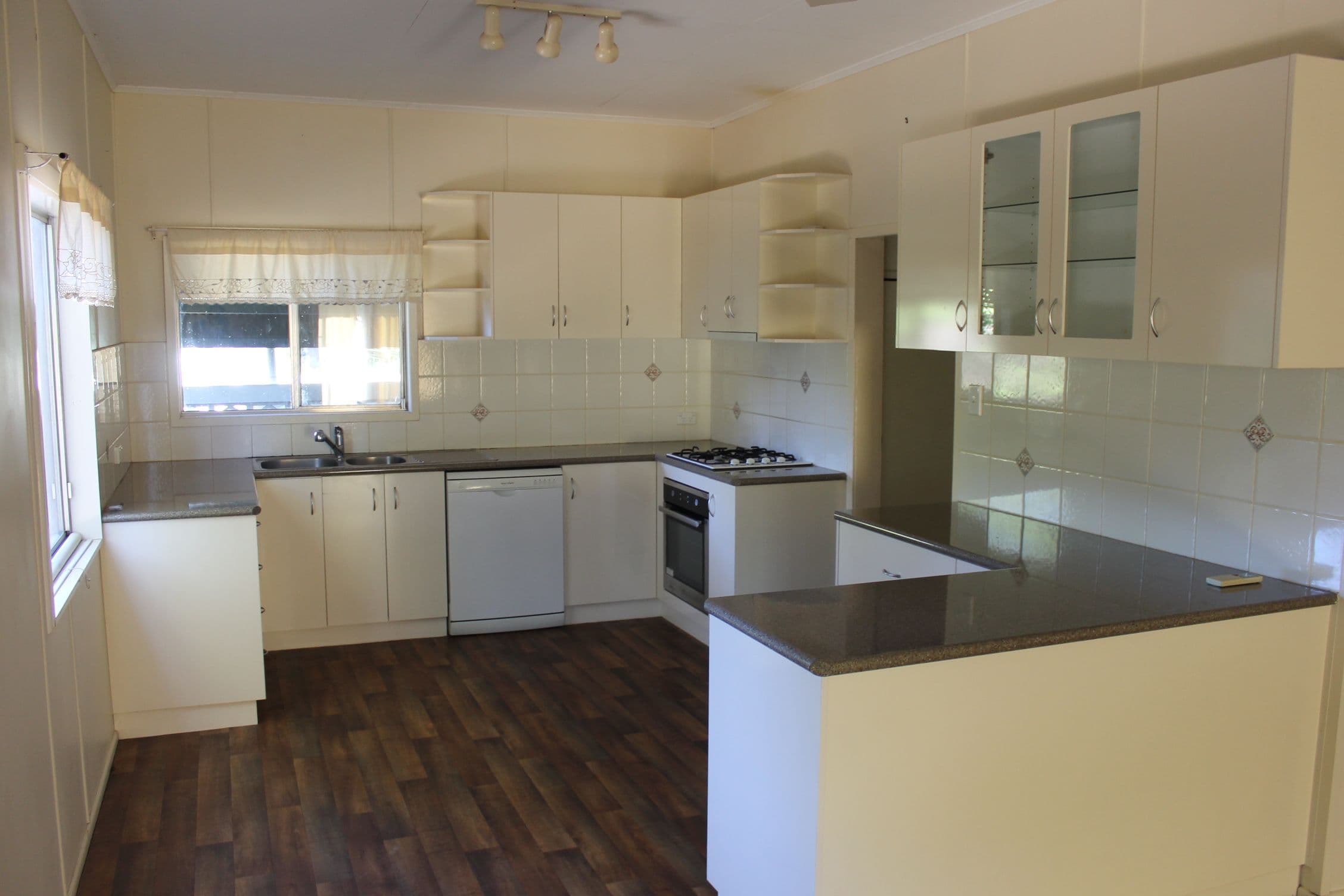 12 Besley Street, Dalby QLD 4405, Dalby - Thumbnail 2