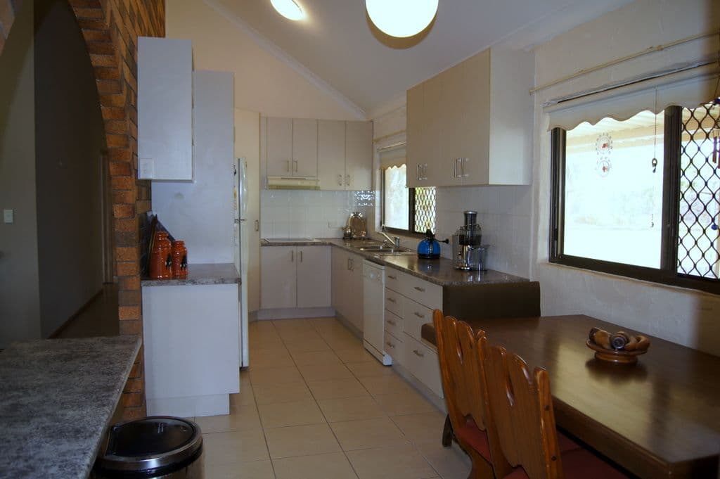 10 Cunningham Crescent, NAMBOUR QLD 4560, Nambour - Thumbnail 5