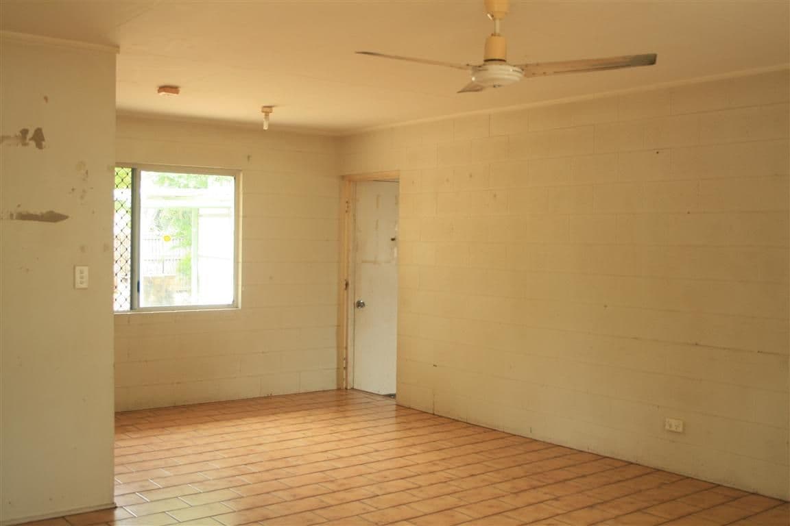 140 Miles Avenue, KELSO QLD 4815, Kelso - Thumbnail 4