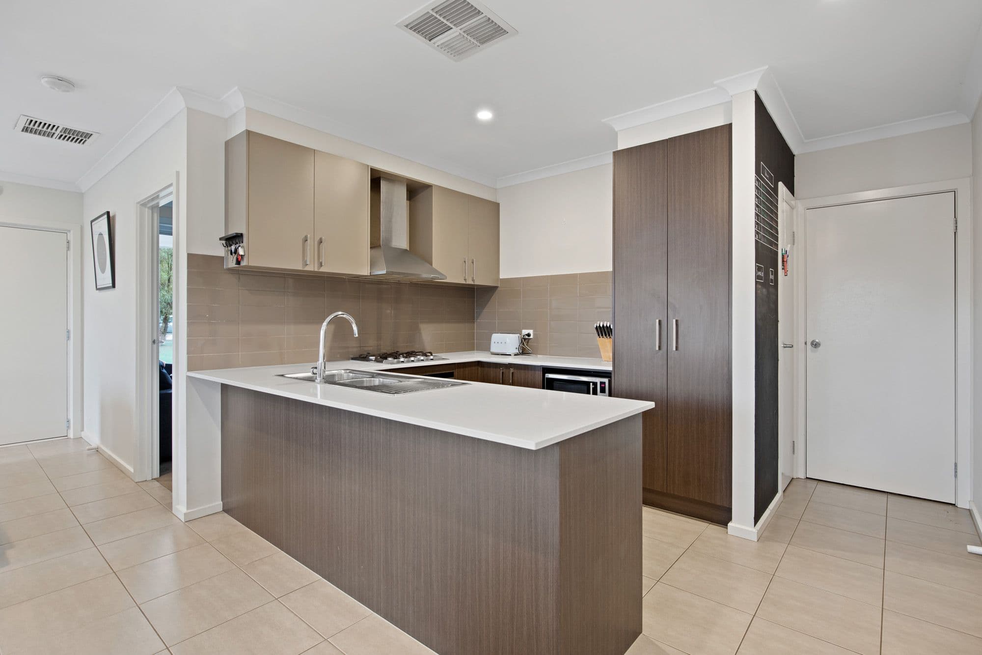 18 Kurrali Crescent, Werribee VIC 3030, Werribee - Thumbnail 2