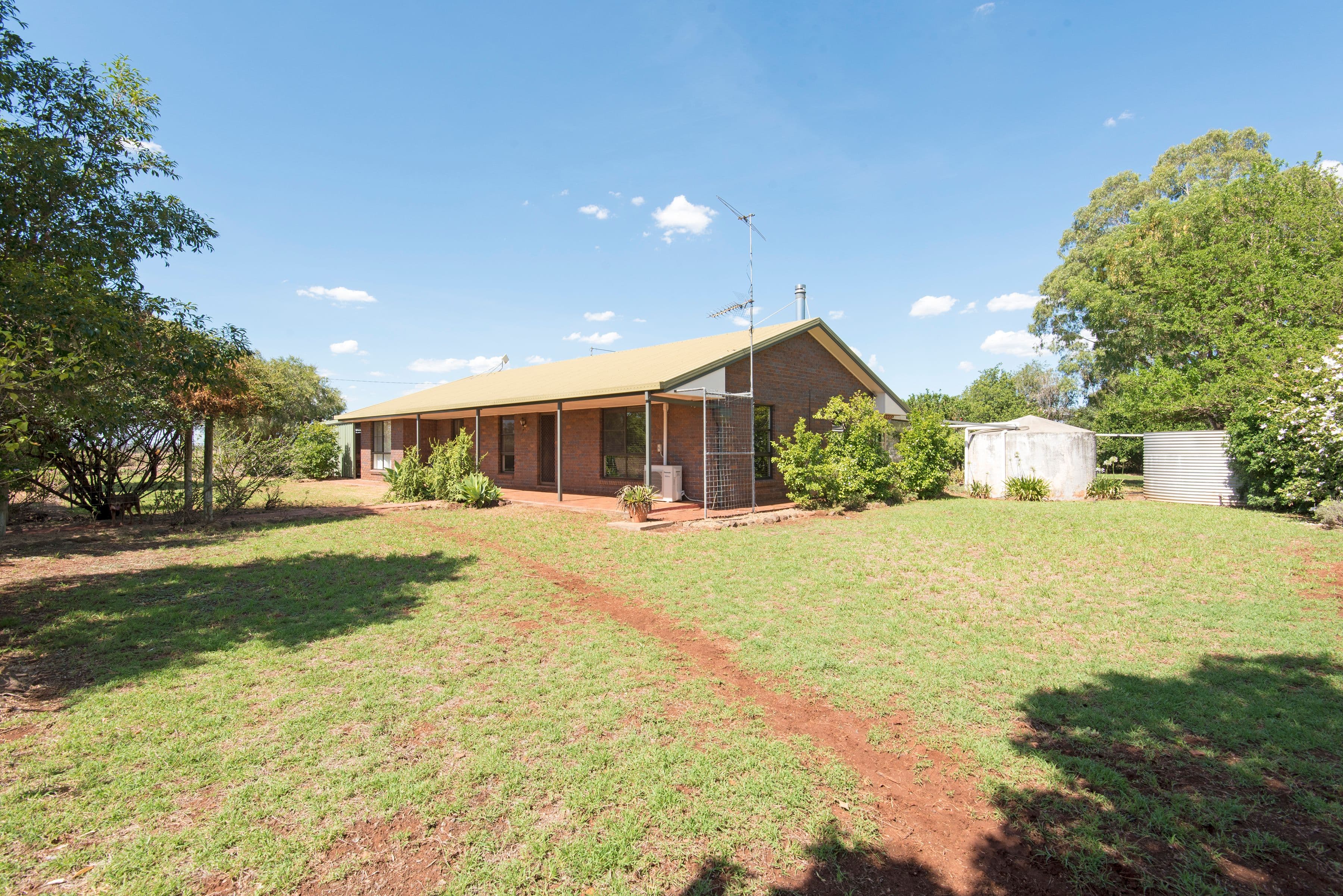 6 Bailey Street, Southbrook QLD 4363, Southbrook - Thumbnail 2