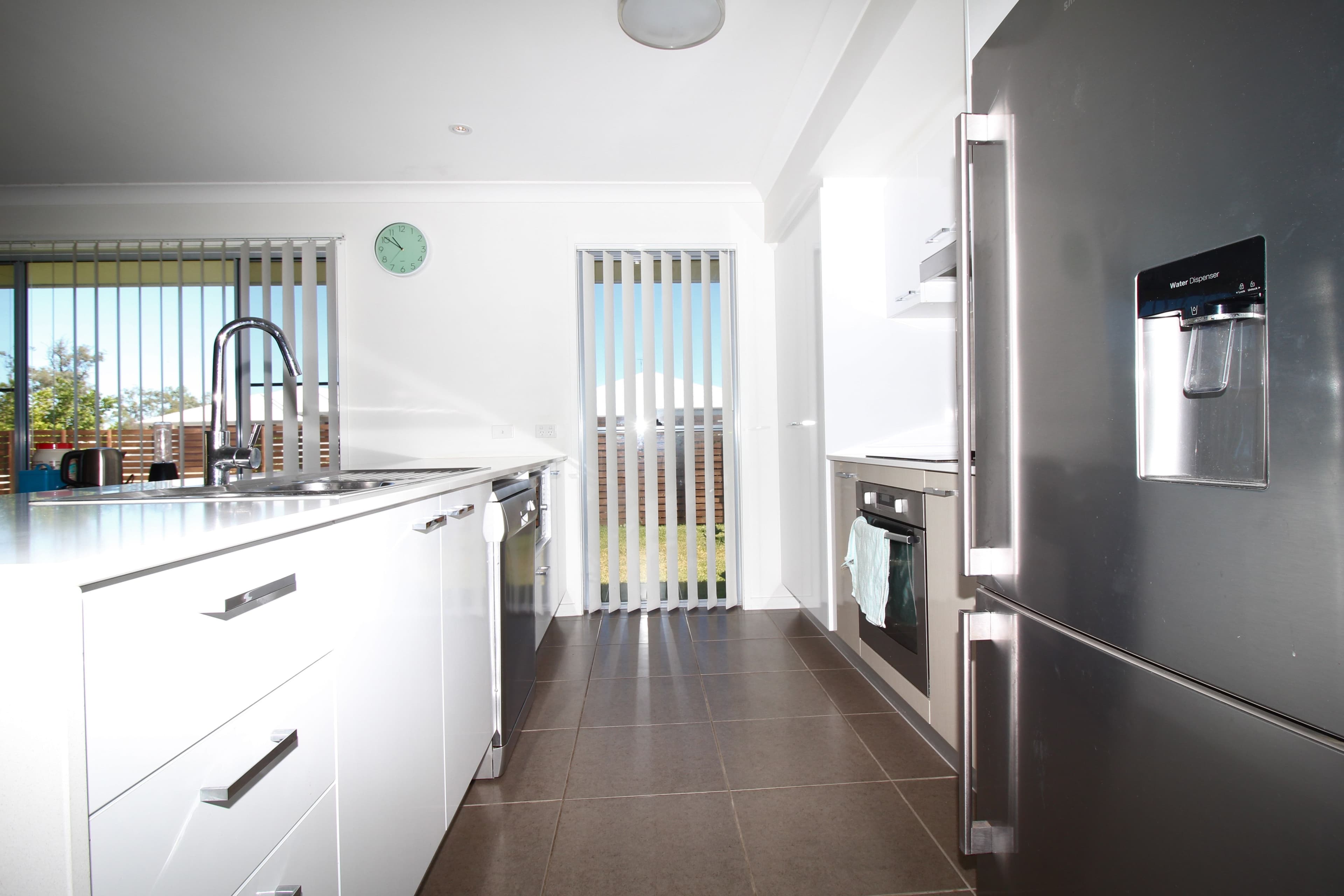 89 Canterbury Road, Emerald QLD 4720, Emerald - Thumbnail 2